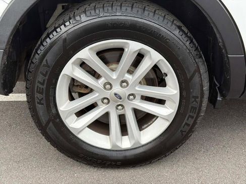 Used 2015 Ford Explorer XLT image 48