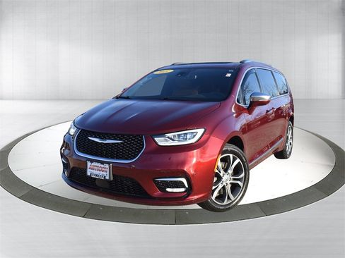 Used 2021 Chrysler Pacifica Pinnacle image 1