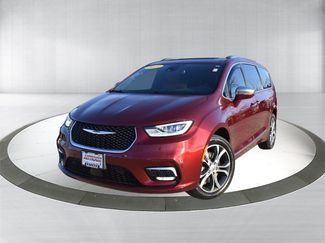 Used 2021 Chrysler Pacifica Pinnacle video 1