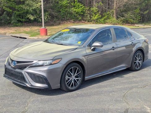 Used 2023 Toyota Camry SE w/ Audio Upgrade Package image 3