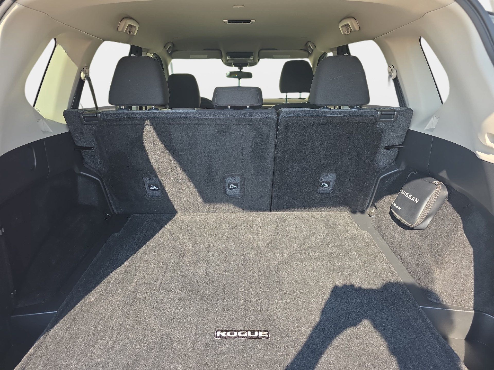 Used 2023 Nissan Rogue SV FWD image 12