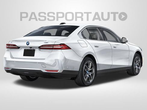 Certified 2024 BMW i5 eDrive40i w/ Premium Package RWD image 2