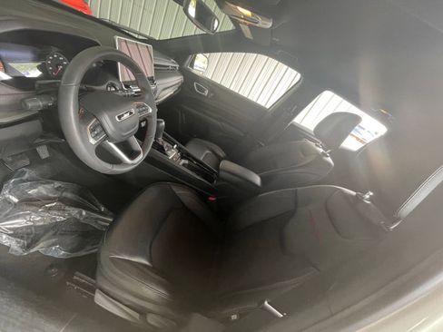 Used 2025 Jeep Compass Trailhawk image 34