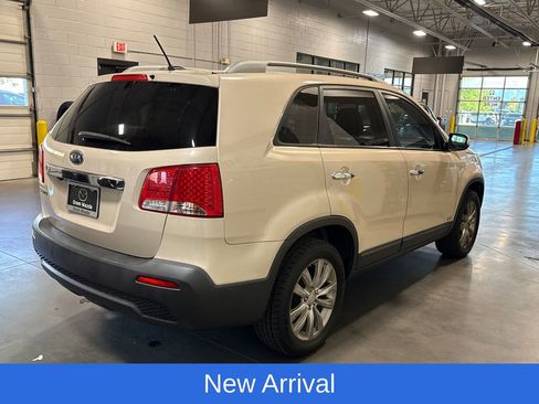 Used 2011 Kia Sorento LX w/ Convenience Pkg AWD/4WD image 4