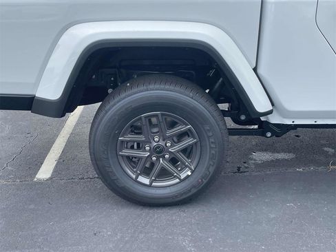 New 2025 Jeep Gladiator Sport image 35