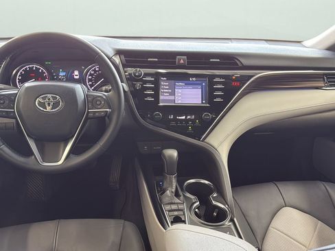 Used 2018 Toyota Camry XLE FWD image 21