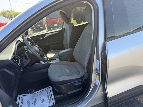 Certified 2022 Ford Escape SE w/ Cold Weather Package AWD/4WD image 12