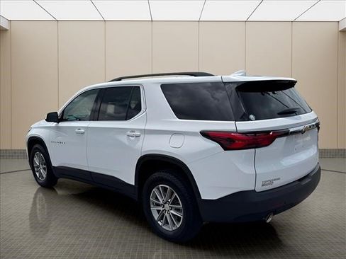 Used 2023 Chevrolet Traverse LT FWD image 4