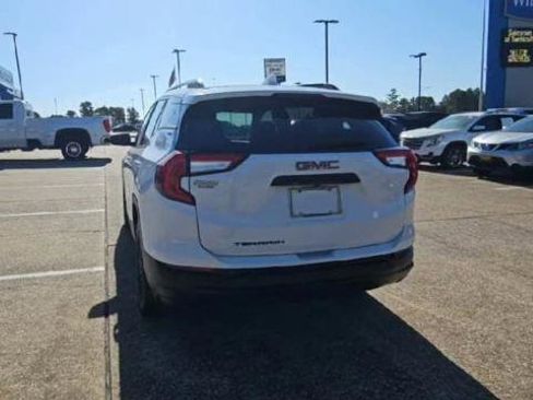Used 2023 GMC Terrain SLE w/ Driver Convenience Package image 6