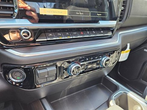 New 2026 GMC Sierra 1500 SLT AWD/4WD image 28