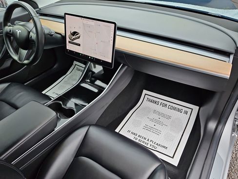 Used 2018 Tesla Model 3 Long Range image 31