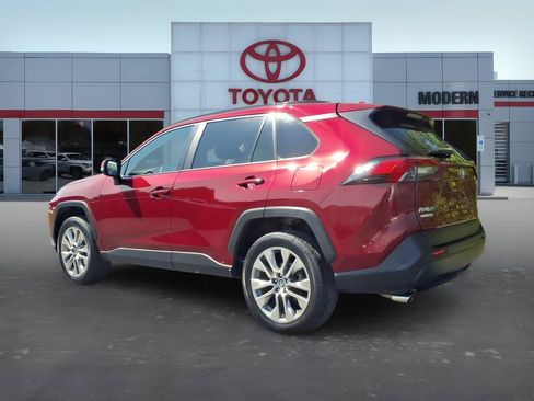 Used 2019 Toyota RAV4 XLE Premium FWD image 3