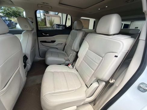 Used 2022 GMC Acadia Denali w/ Denali Technology Package AWD/4WD image 17