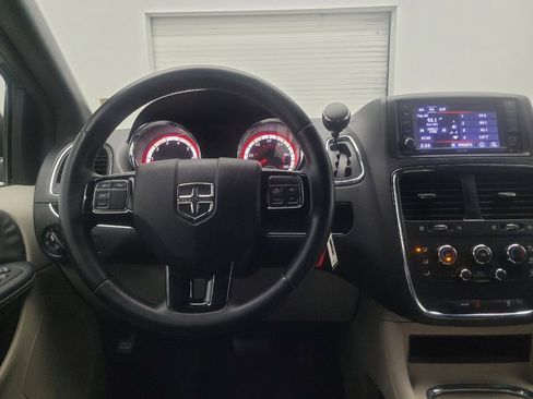 Used 2018 Dodge Grand Caravan SXT FWD image 22