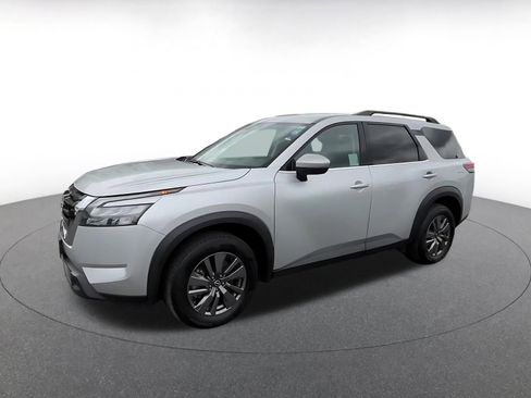 Used 2025 Nissan Pathfinder SV AWD/4WD image 8