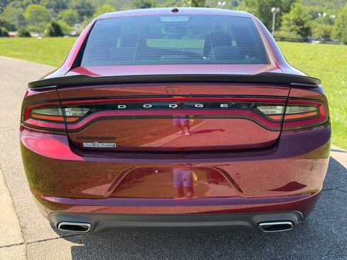 Used 2018 Dodge Charger SXT w/ Blacktop Package RWD image 8