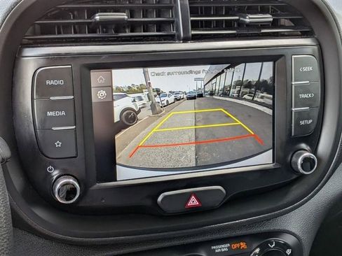 Used 2023 Kia Soul LX w/ LX Technology Package FWD image 18