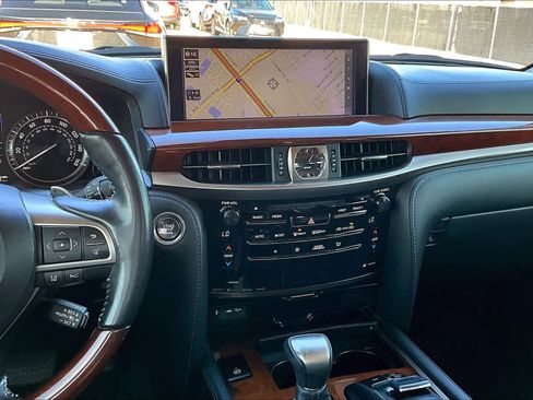 Used 2020 Lexus LX 570 4WD w/ Luxury Package image 6