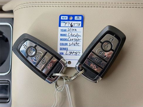 Used 2022 Lincoln Corsair AWD w/ Equipment Group 101A image 4