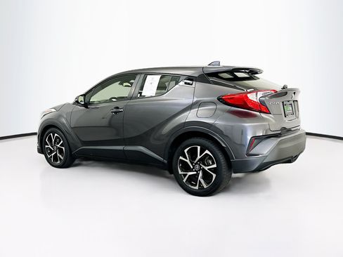 Used 2019 Toyota C-HR XLE FWD image 5