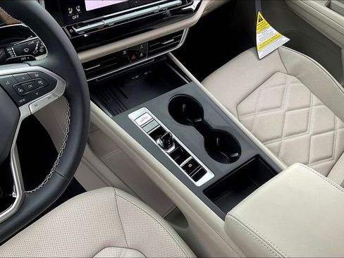 New 2025 Volkswagen Atlas SE image 9