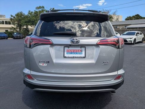 Used 2018 Toyota RAV4 XLE AWD/4WD image 5