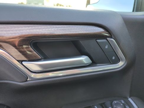 Used 2025 Chevrolet Silverado 1500 LT image 9