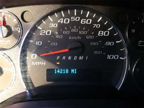 Used 2024 GMC Savana 2500 w/ Driver Convenience Package image 18