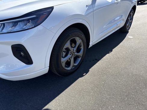 Used 2023 Ford Escape ST-Line Select image 9