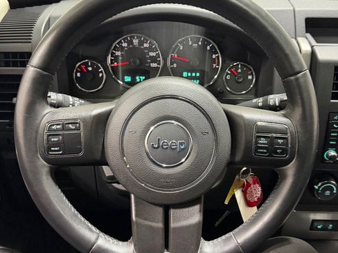 Used 2012 Jeep Liberty Sport image 15