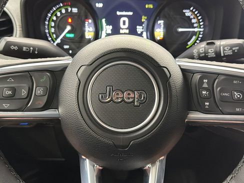 Used 2025 Jeep Wrangler Unlimited Sahara w/ Safety Group AWD/4WD image 28