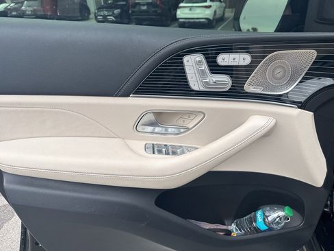 Used 2024 Mercedes-Benz GLS 580 4MATIC image 9