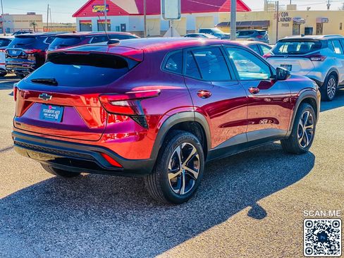 Used 2024 Chevrolet Trax RS w/ Driver Confidence Package image 8