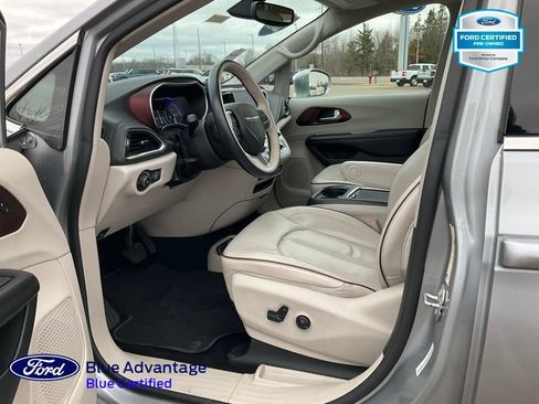 Used 2020 Chrysler Pacifica Limited FWD image 4
