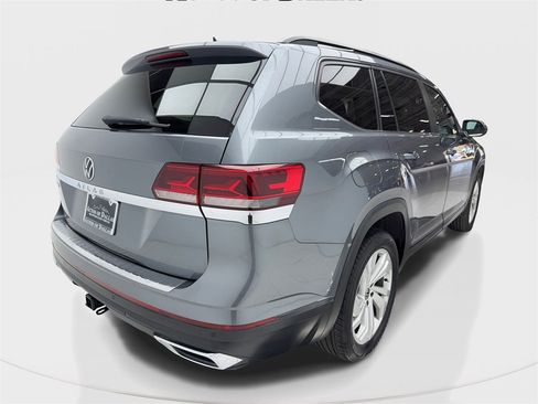 Used 2023 Volkswagen Atlas SE w/ Panoramic Sunroof Package image 9