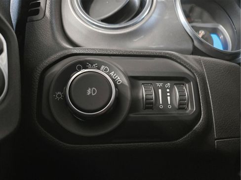 Used 2020 Jeep Wrangler Unlimited Sahara w/ Dual Top Group AWD/4WD image 14