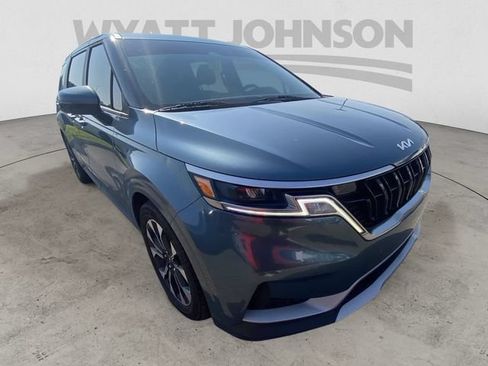 Used 2024 Kia Carnival EX FWD image 13