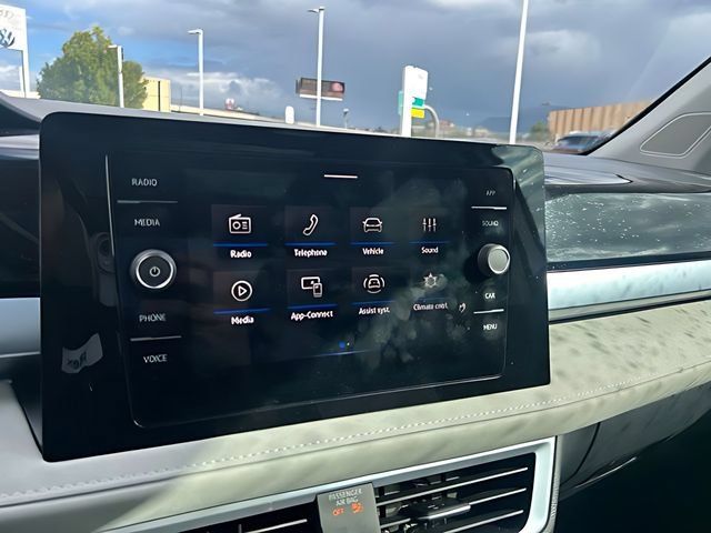 Used 2025 Volkswagen Taos SE w/ Panoramic Sunroof Package AWD/4WD image 26