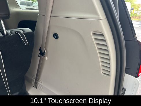 Used 2022 Chrysler Pacifica Touring-L FWD image 24