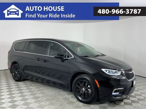 Used 2024 Chrysler Pacifica Touring-L image 3