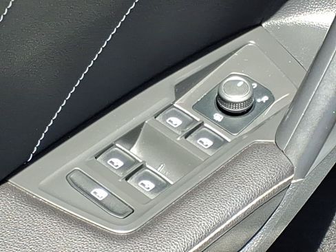 Used 2022 Volkswagen Tiguan SE w/ Panoramic Sunroof Package AWD/4WD image 14