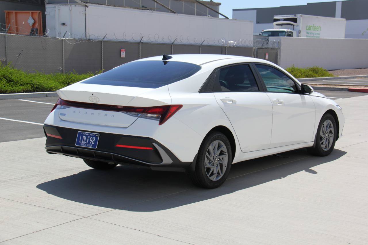 Used 2024 Hyundai Elantra SEL FWD image 5