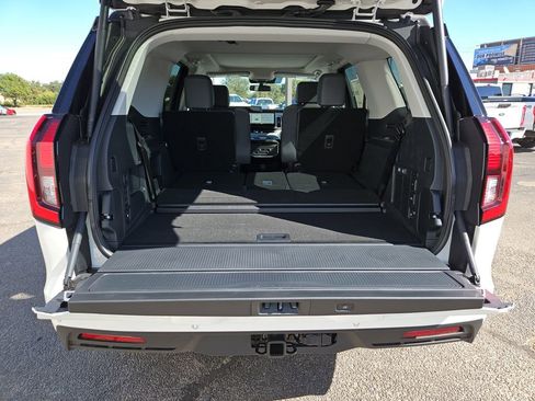 New 2025 Ford Expedition Active image 18