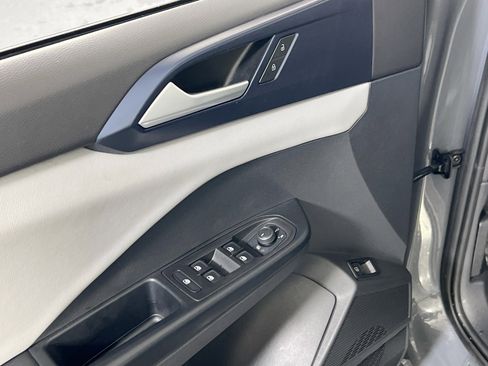 Used 2023 Volkswagen Taos SE image 17