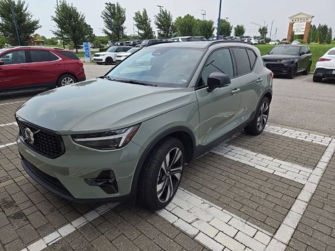 Used 2023 Volvo XC40 B5 Ultimate w/ Climate Package AWD/4WD image 1