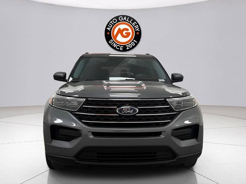 Used 2023 Ford Explorer XLT image 2