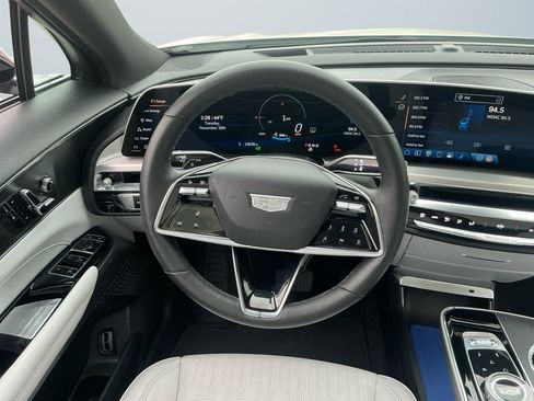 Used 2024 Cadillac Lyriq Luxury image 12