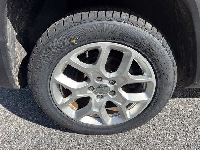 Used 2018 Jeep Renegade Latitude FWD image 20
