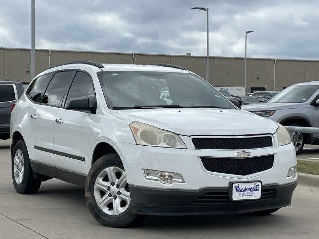 Used 2010 Chevrolet Traverse LS FWD image 2