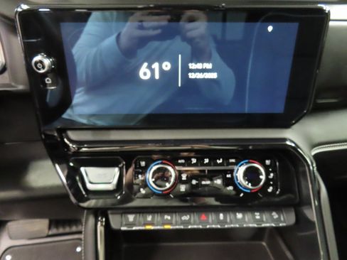 Used 2025 GMC Sierra 2500 AT4X image 13